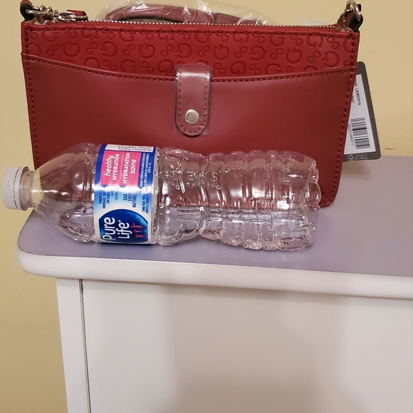 Red Guess Logo Crossbody Bag - Picture 4 of 6